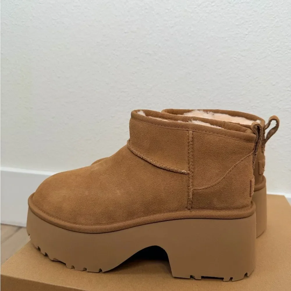 NEW ✨ UGG Women's Brown Suede Platform Mules | US 9